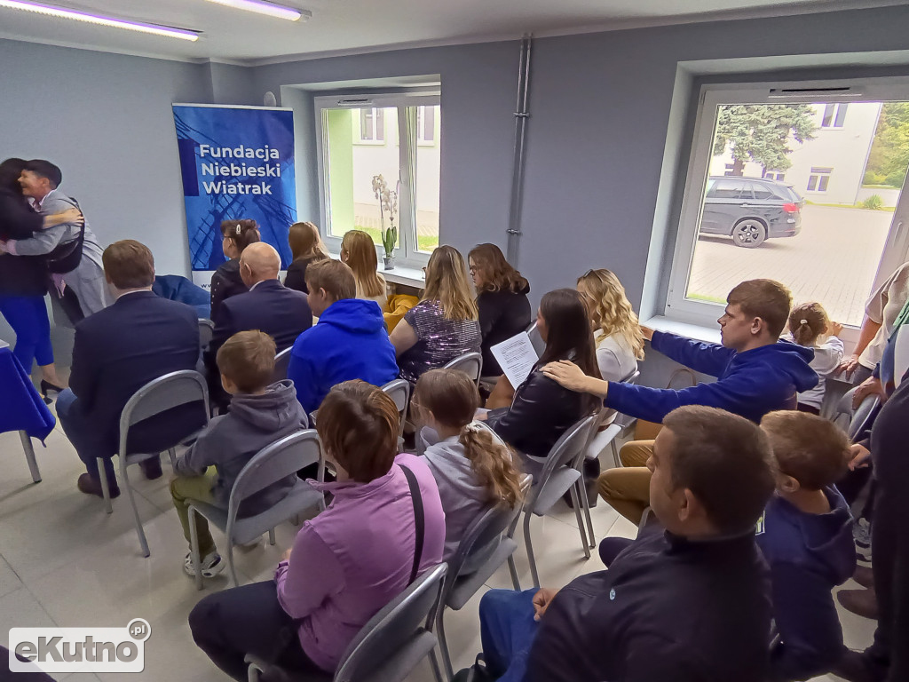  Pod skrzydłami niebieskiego wiatraka