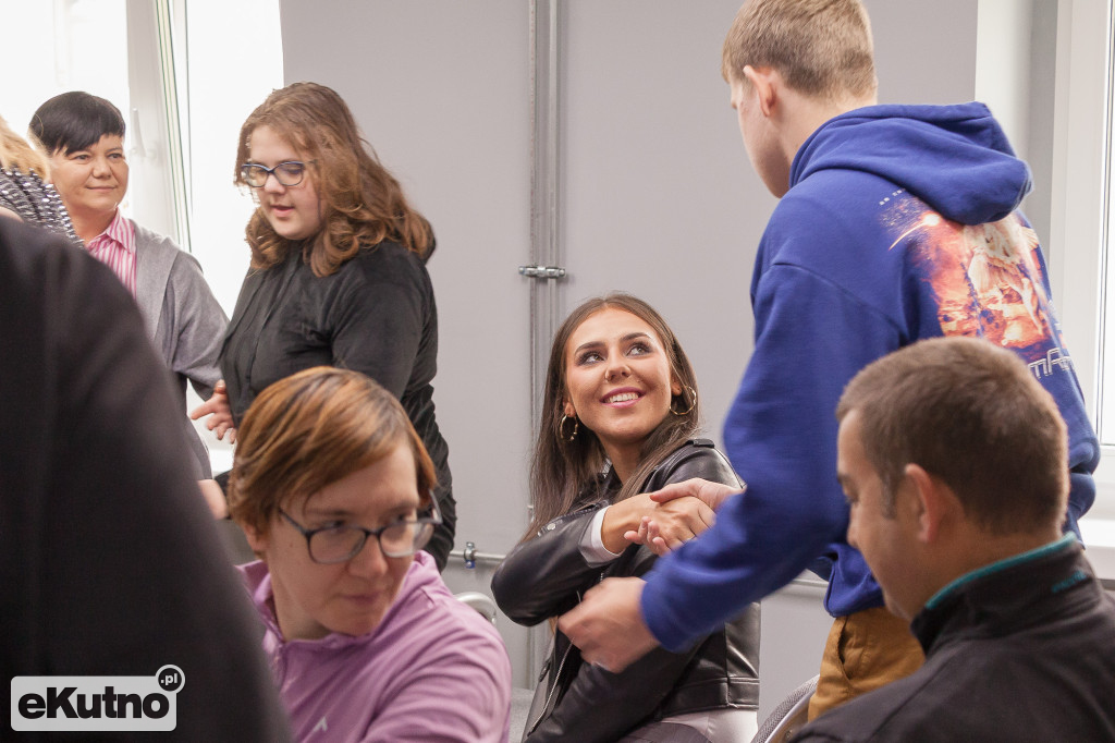  Pod skrzydłami niebieskiego wiatraka
