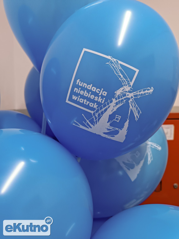  Pod skrzydłami niebieskiego wiatraka