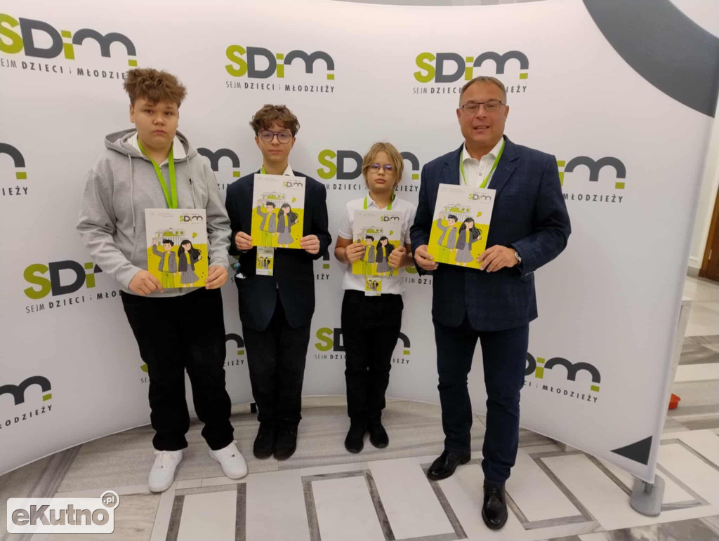 Uczniowie Czwórki w Sejmie Dzieci i Młodzieży