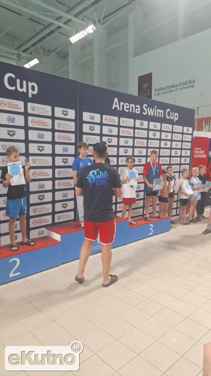 Młodzi pływacy z Kutna z medalami