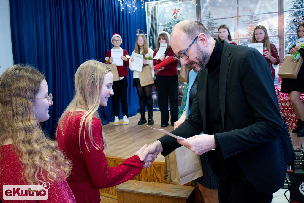 Przegląd Świątecznych Piosenek w Języku Obcym