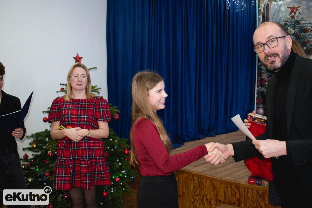 Przegląd Świątecznych Piosenek w Języku Obcym