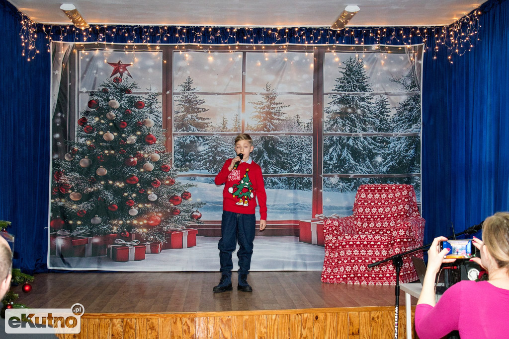 Przegląd Świątecznych Piosenek w Języku Obcym