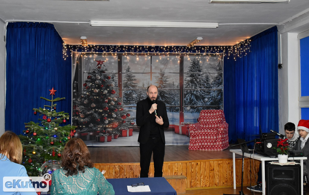 Przegląd Świątecznych Piosenek w Języku Obcym