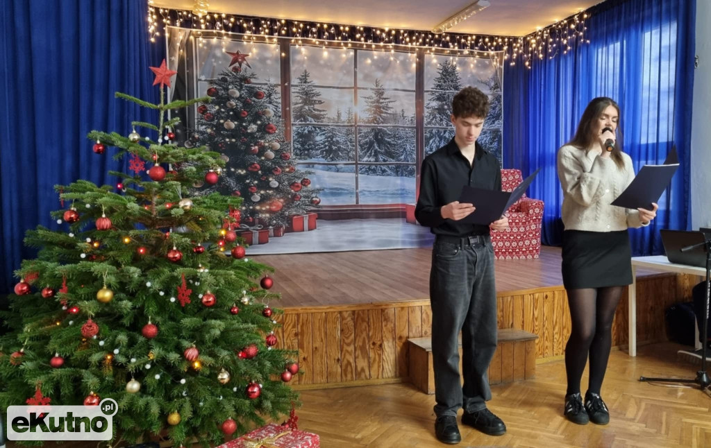 Przegląd Świątecznych Piosenek w Języku Obcym