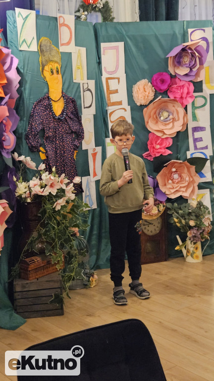 Z babcią jest super