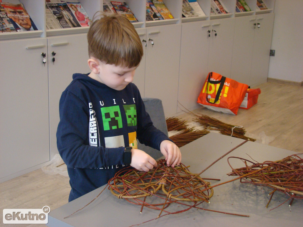 Wyplecione ferie z biblioteką w Kutnie