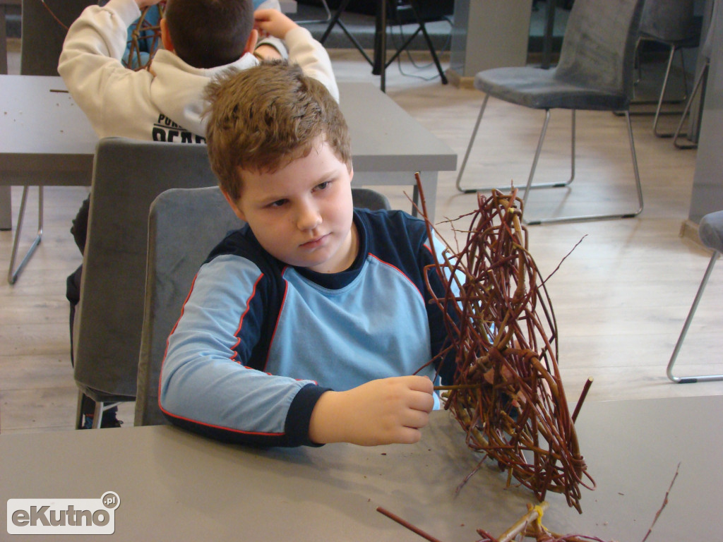 Wyplecione ferie z biblioteką w Kutnie