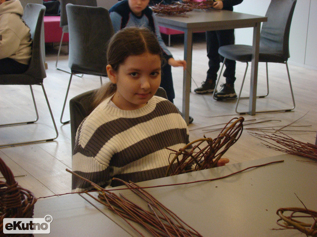 Wyplecione ferie z biblioteką w Kutnie