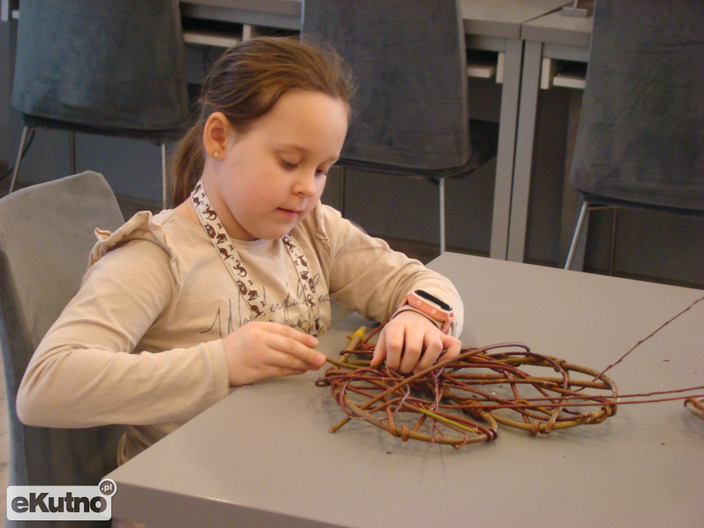 Wyplecione ferie z biblioteką w Kutnie