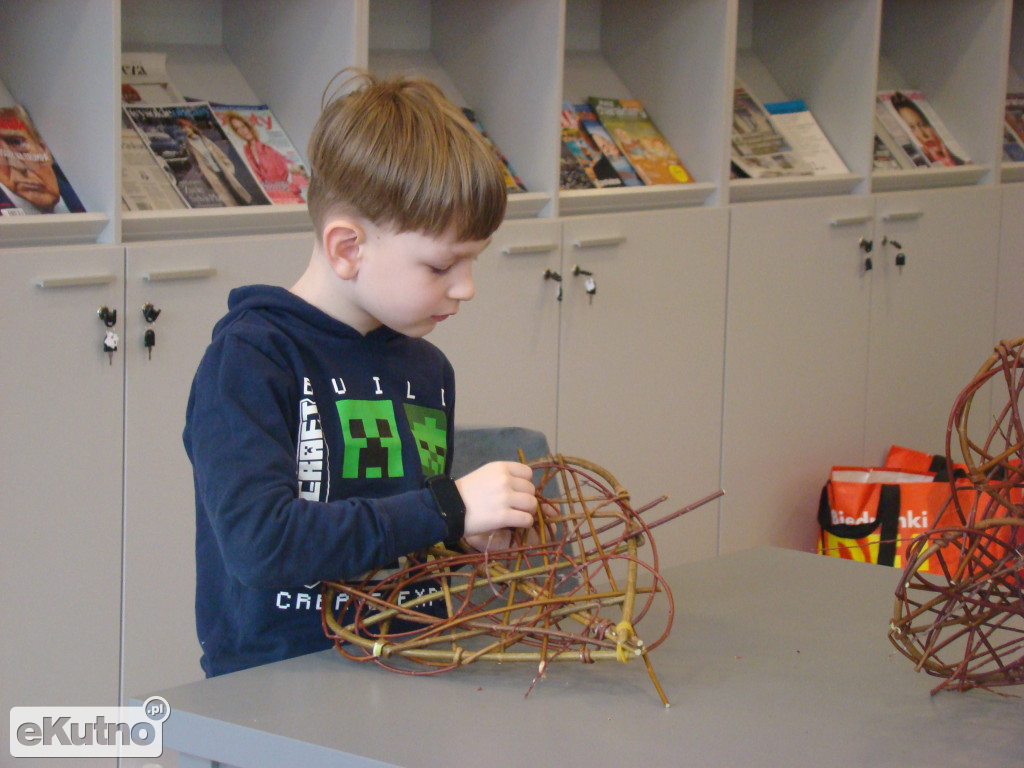 Wyplecione ferie z biblioteką w Kutnie