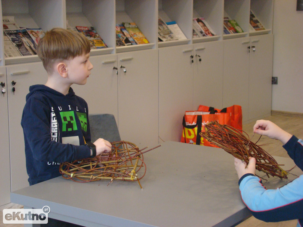 Wyplecione ferie z biblioteką w Kutnie