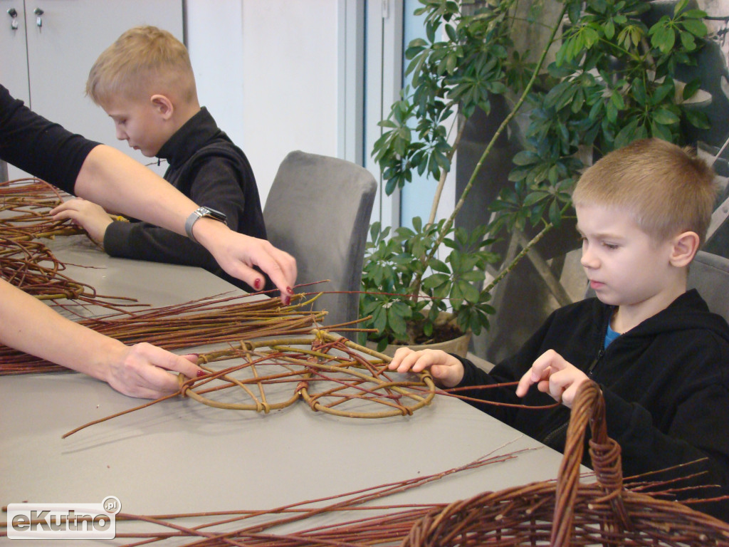 Wyplecione ferie z biblioteką w Kutnie