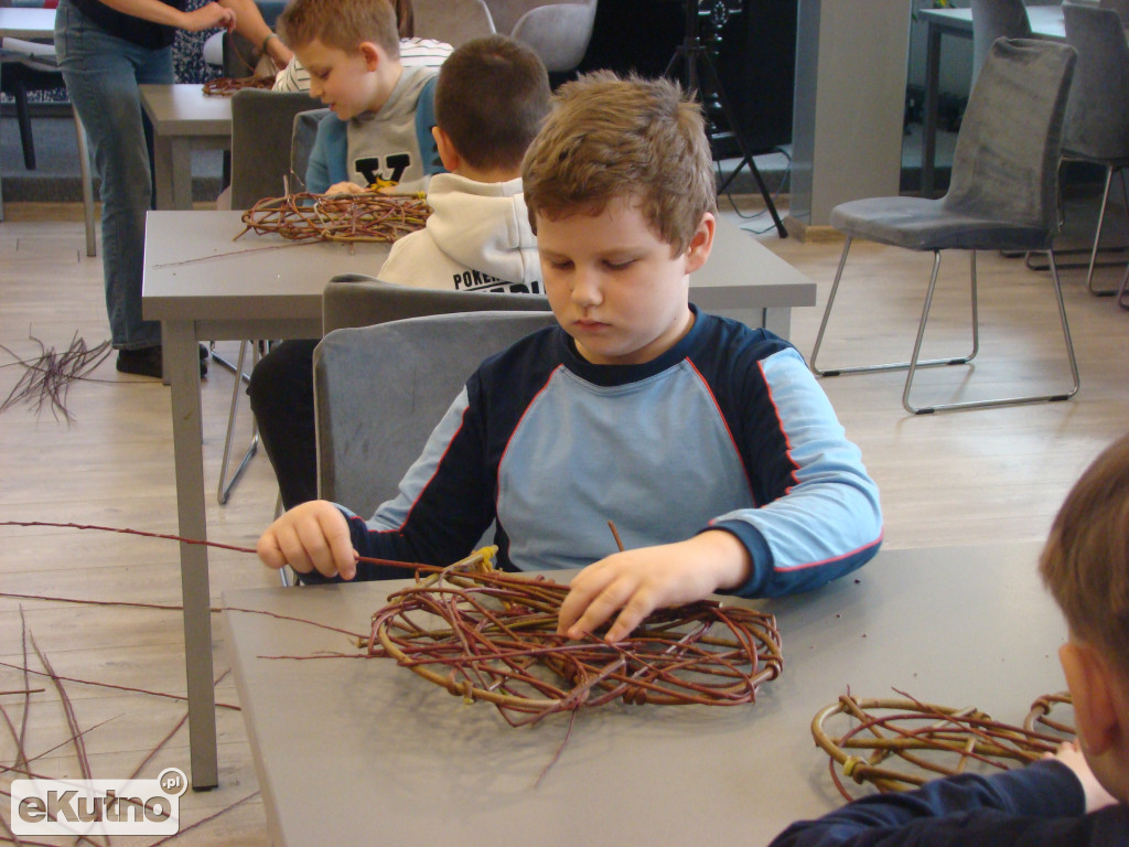 Wyplecione ferie z biblioteką w Kutnie