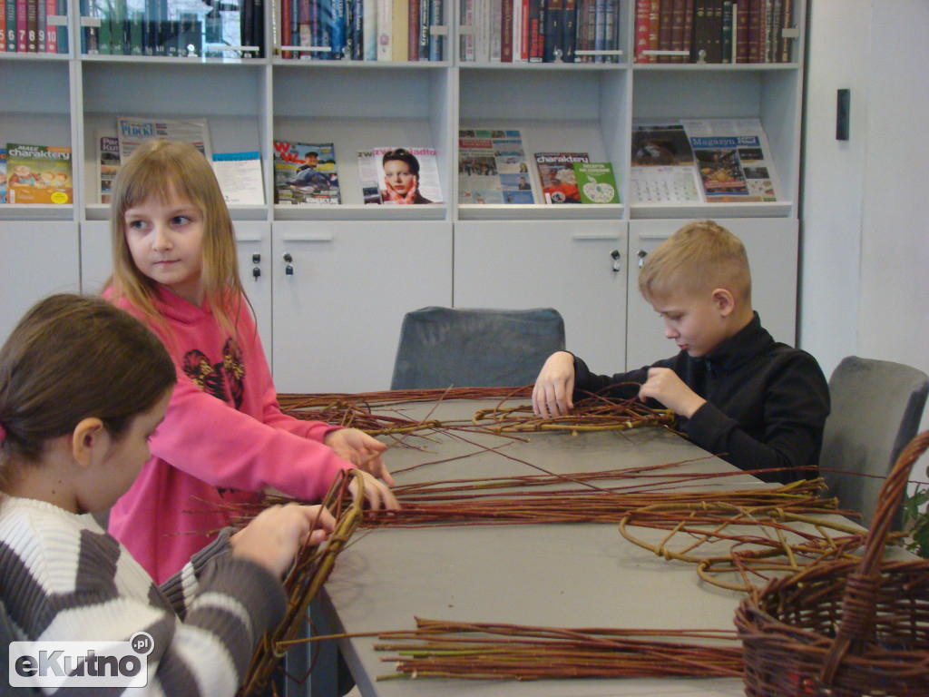 Wyplecione ferie z biblioteką w Kutnie