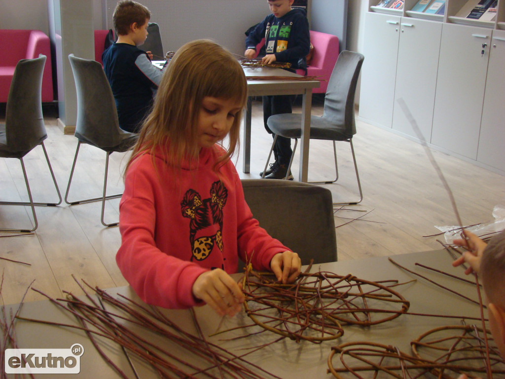 Wyplecione ferie z biblioteką w Kutnie