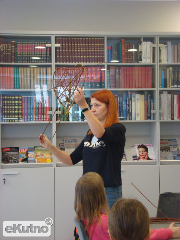 Wyplecione ferie z biblioteką w Kutnie