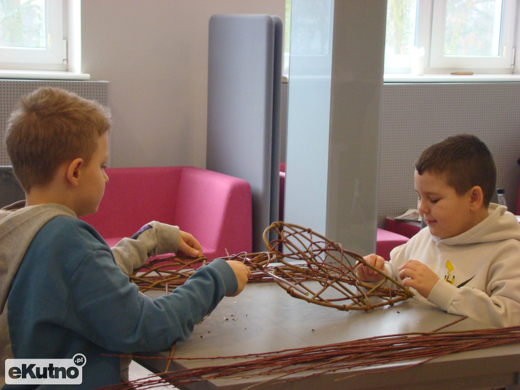 Wyplecione ferie z biblioteką w Kutnie