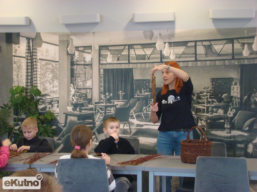 Wyplecione ferie z biblioteką w Kutnie