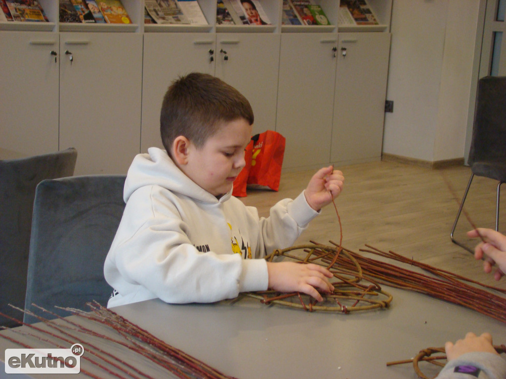 Wyplecione ferie z biblioteką w Kutnie