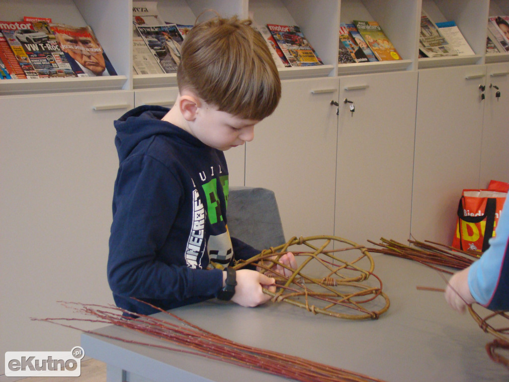 Wyplecione ferie z biblioteką w Kutnie