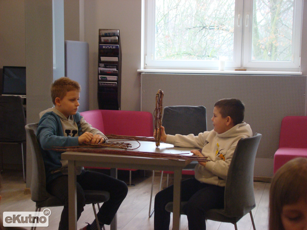Wyplecione ferie z biblioteką w Kutnie