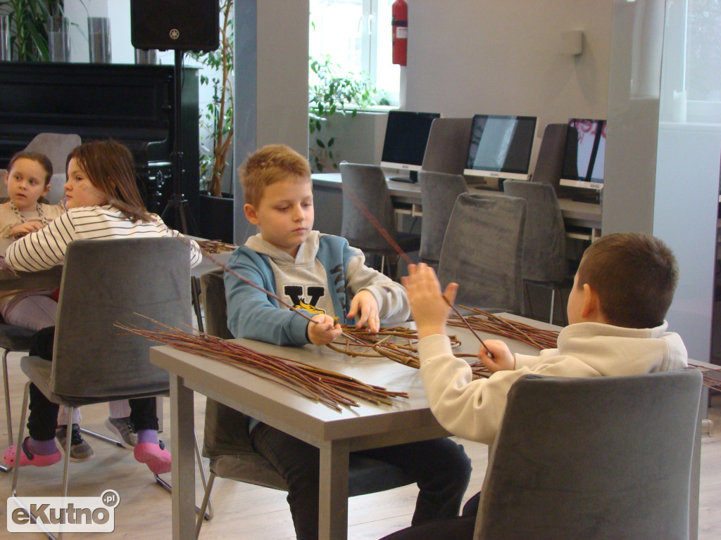 Wyplecione ferie z biblioteką w Kutnie