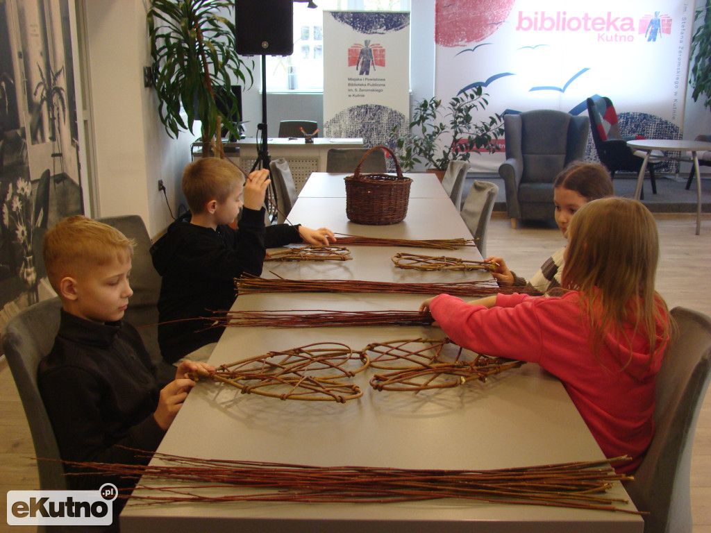 Wyplecione ferie z biblioteką w Kutnie