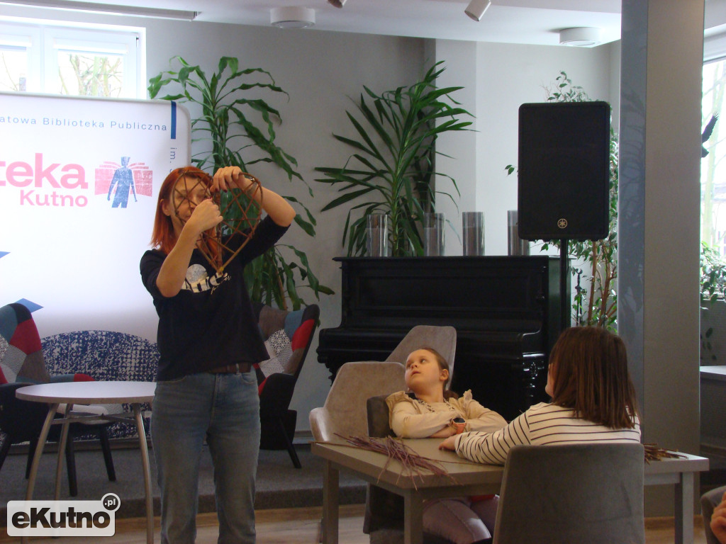Wyplecione ferie z biblioteką w Kutnie