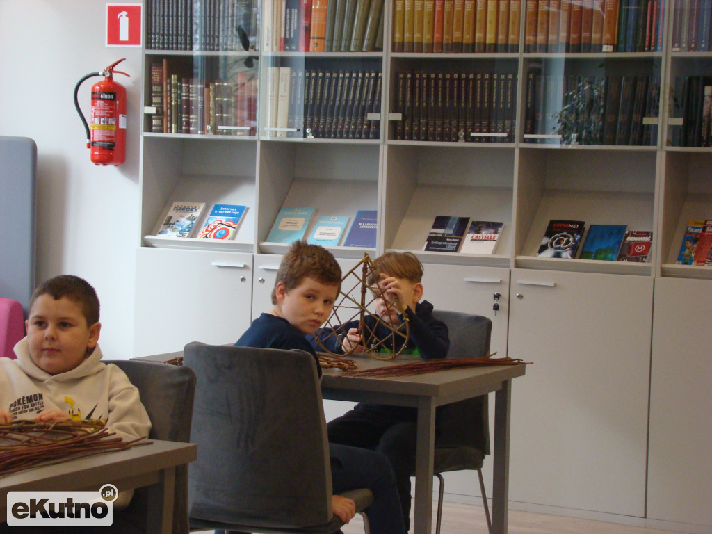 Wyplecione ferie z biblioteką w Kutnie
