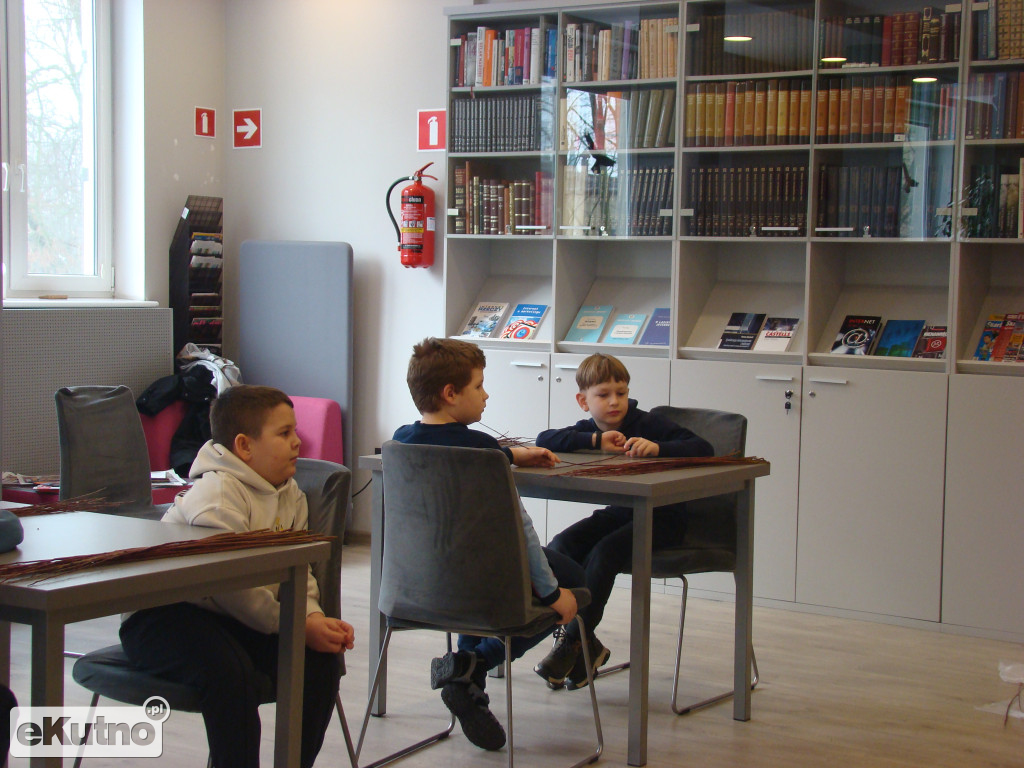 Wyplecione ferie z biblioteką w Kutnie