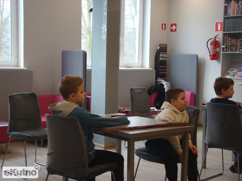 Wyplecione ferie z biblioteką w Kutnie