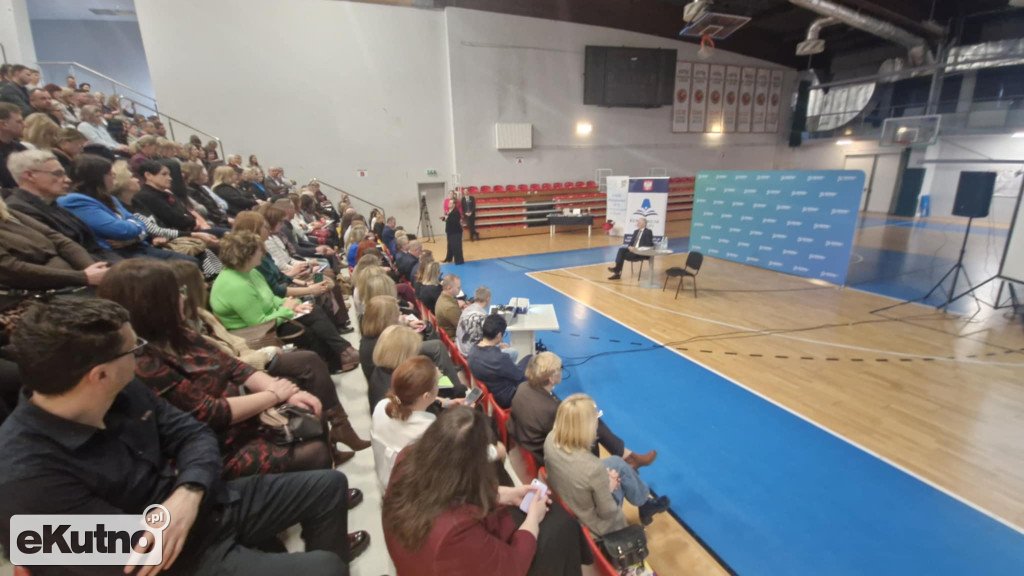 Katarzyna Lubnauer i nauczyciele w Kutnie