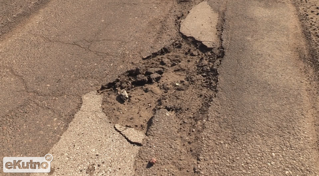 Kratery na drogach powiatowych