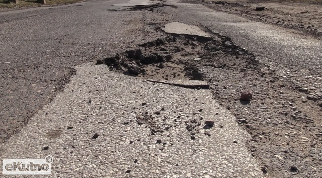 Kratery na drogach powiatowych