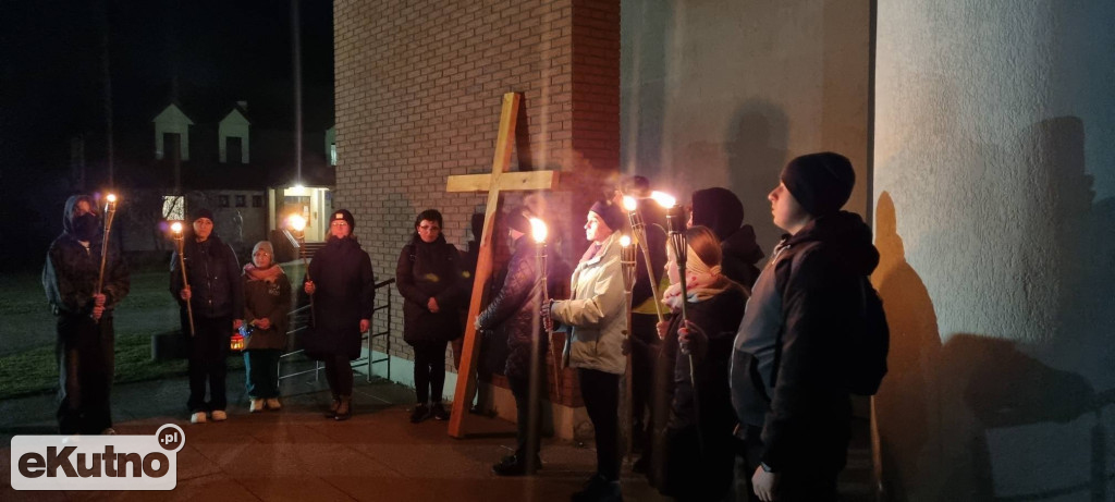 Droga Krzyżowa „PoKutnie”