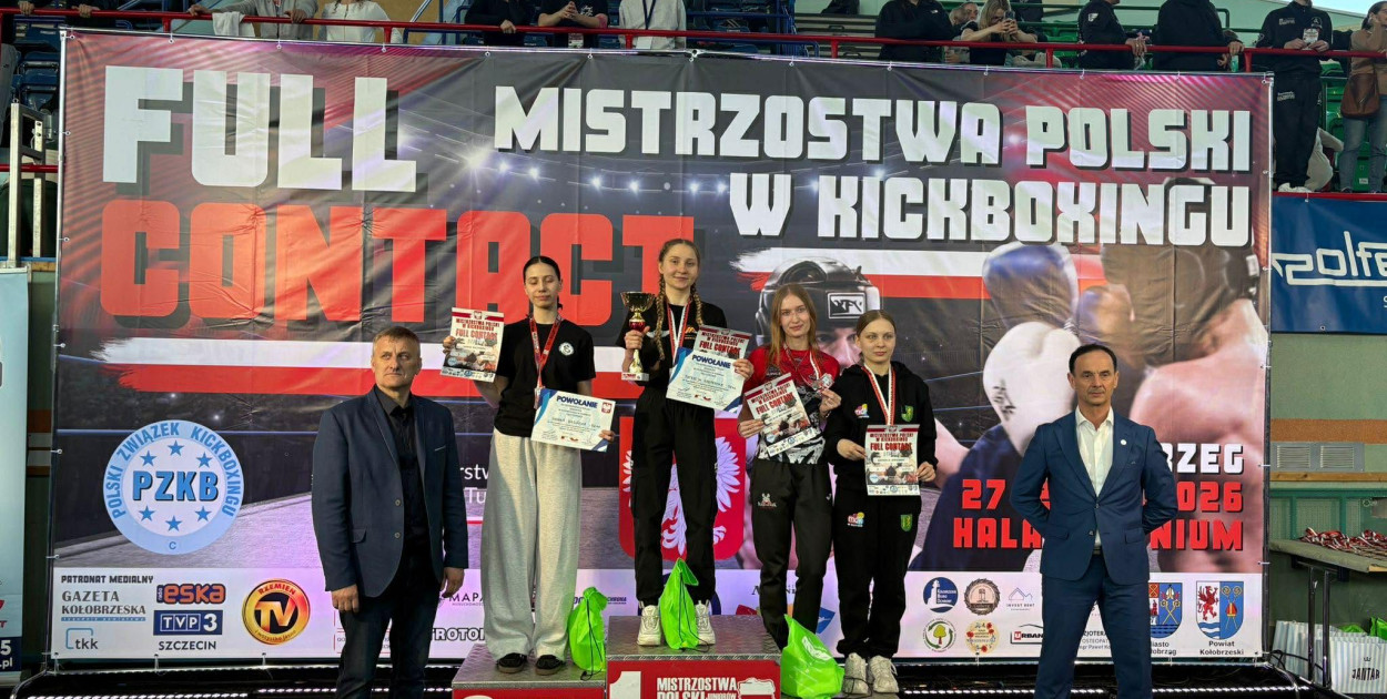 Zawodnicy Alex Kutno z medalami