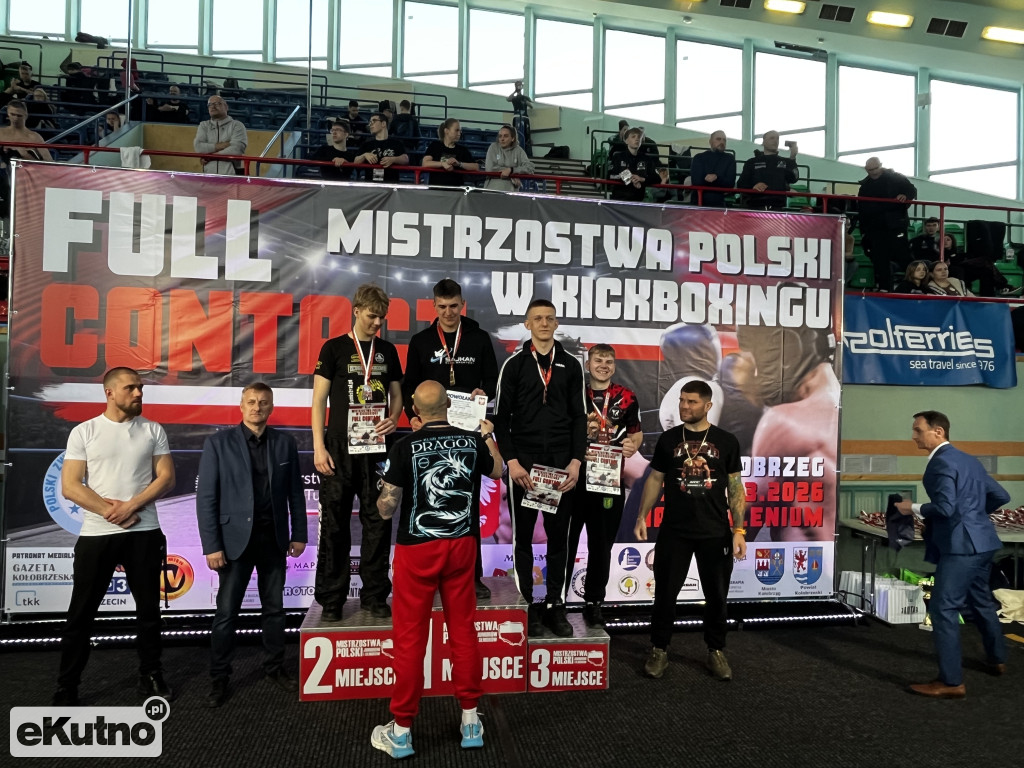 Zawodnicy Alex Kutno z medalami
