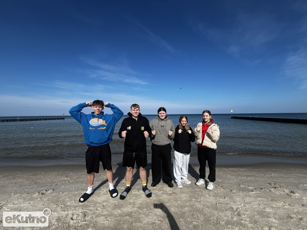 Zawodnicy Alex Kutno z medalami