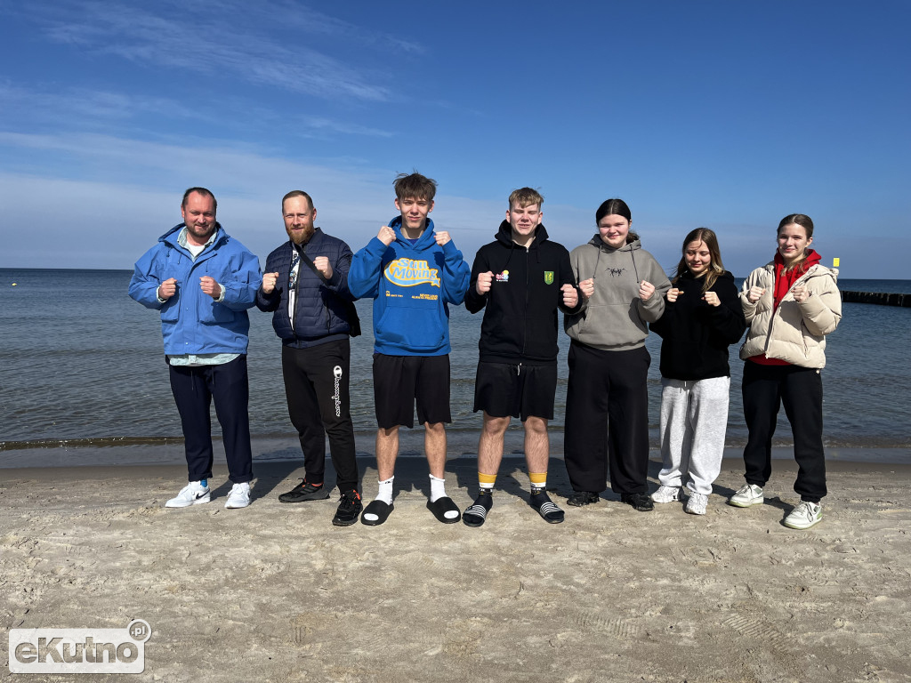 Zawodnicy Alex Kutno z medalami