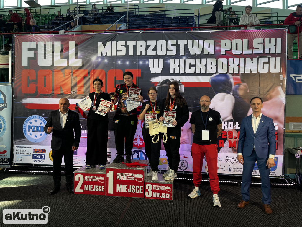 Zawodnicy Alex Kutno z medalami