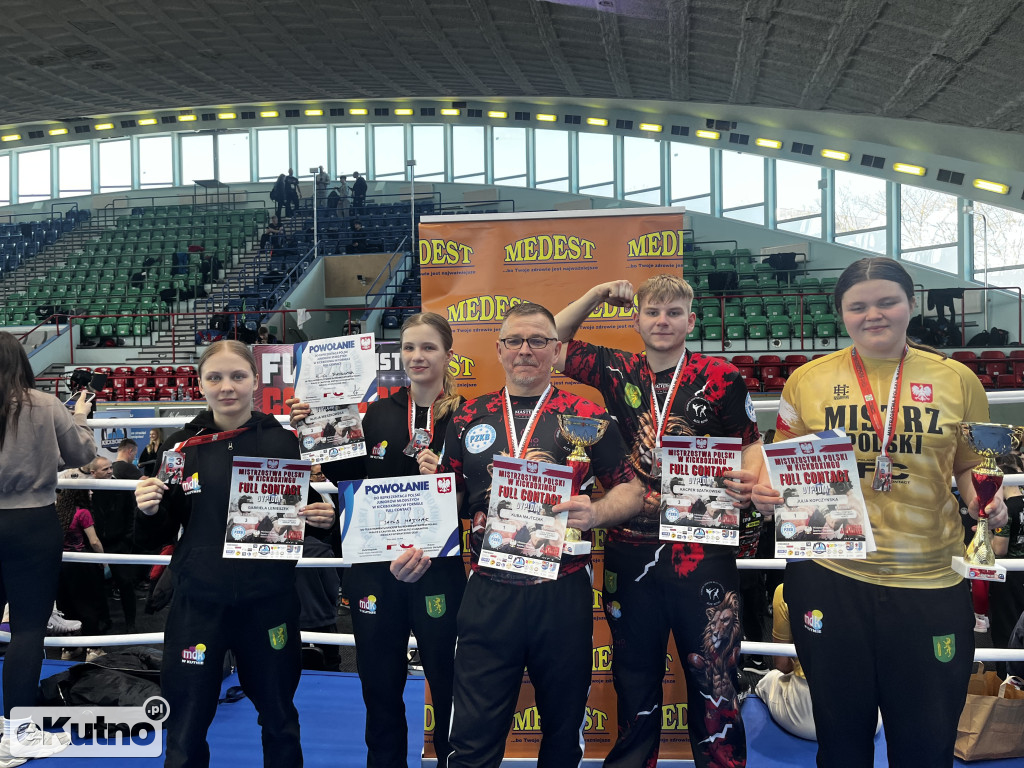 Zawodnicy Alex Kutno z medalami