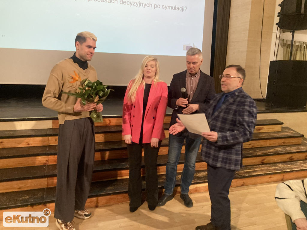 Strefa Młodych: Gra symulacyjna