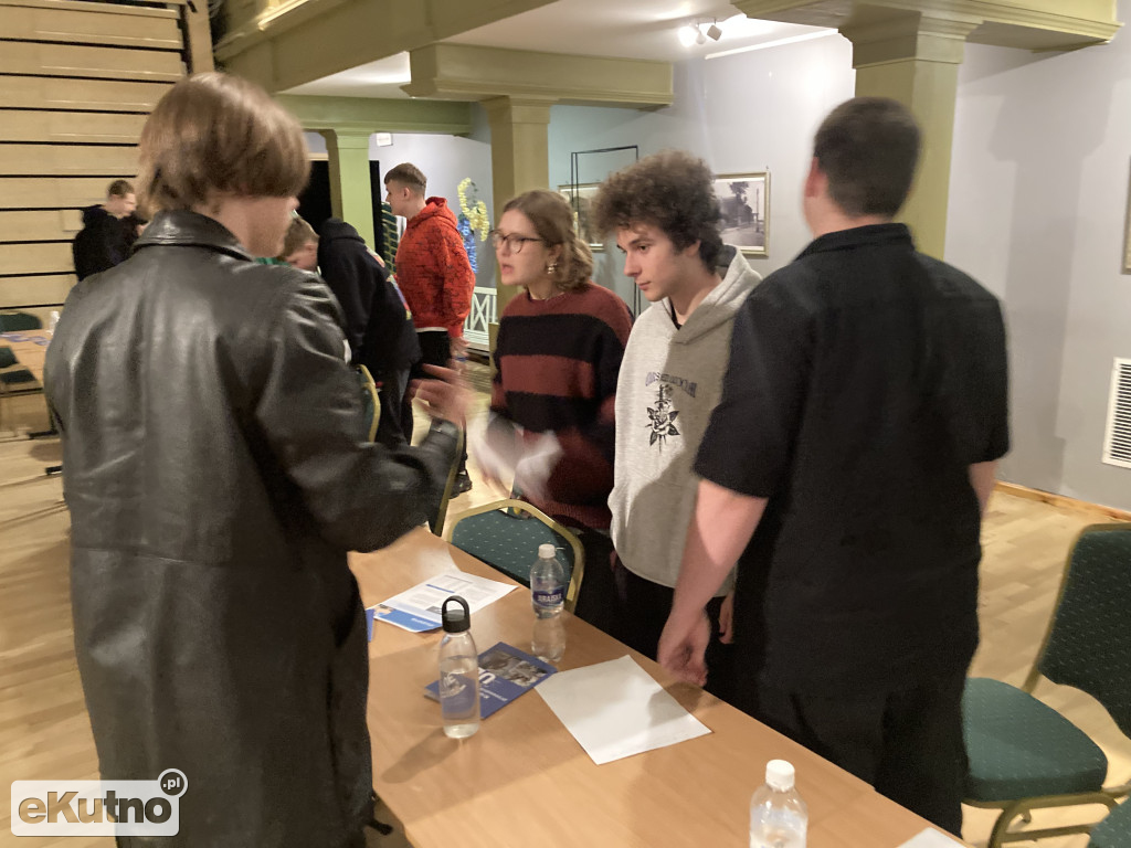 Strefa Młodych: Gra symulacyjna