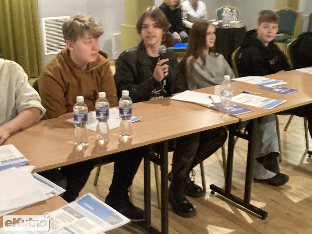 Strefa Młodych: Gra symulacyjna