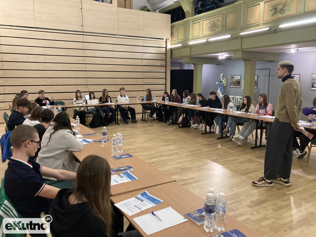 Strefa Młodych: Gra symulacyjna