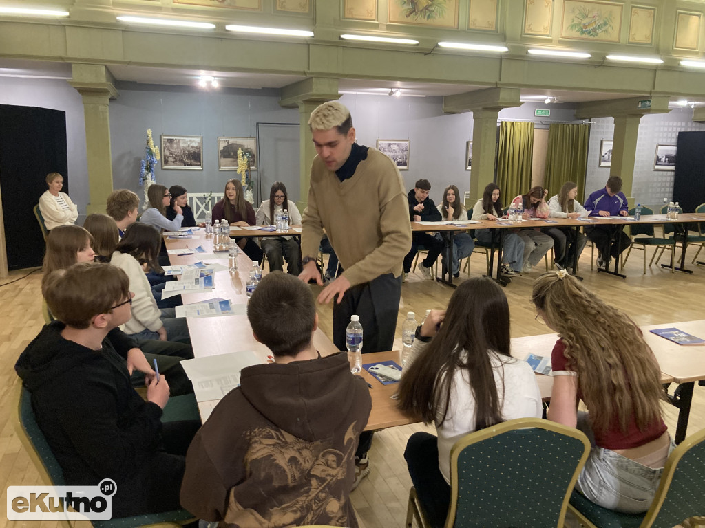 Strefa Młodych: Gra symulacyjna