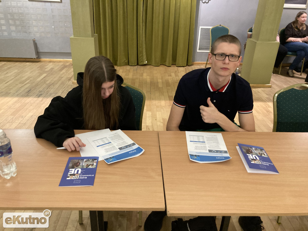 Strefa Młodych: Gra symulacyjna