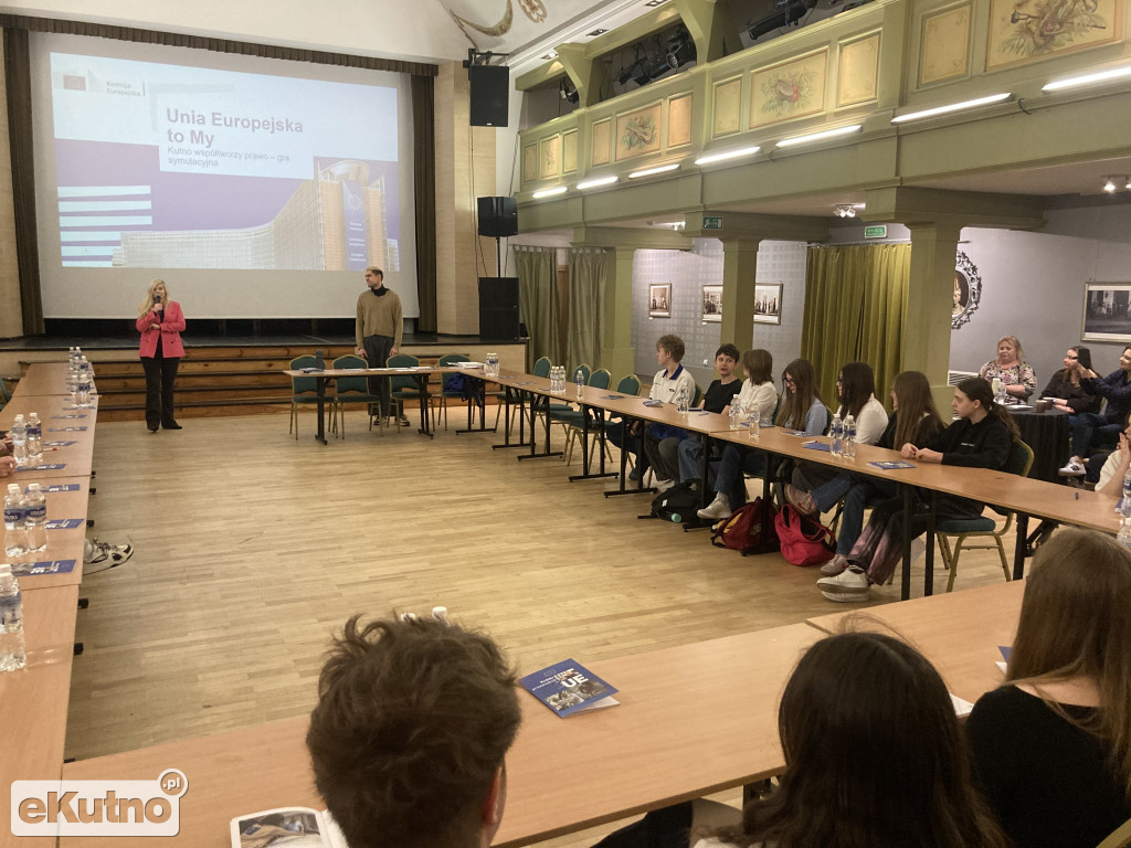 Strefa Młodych: Gra symulacyjna